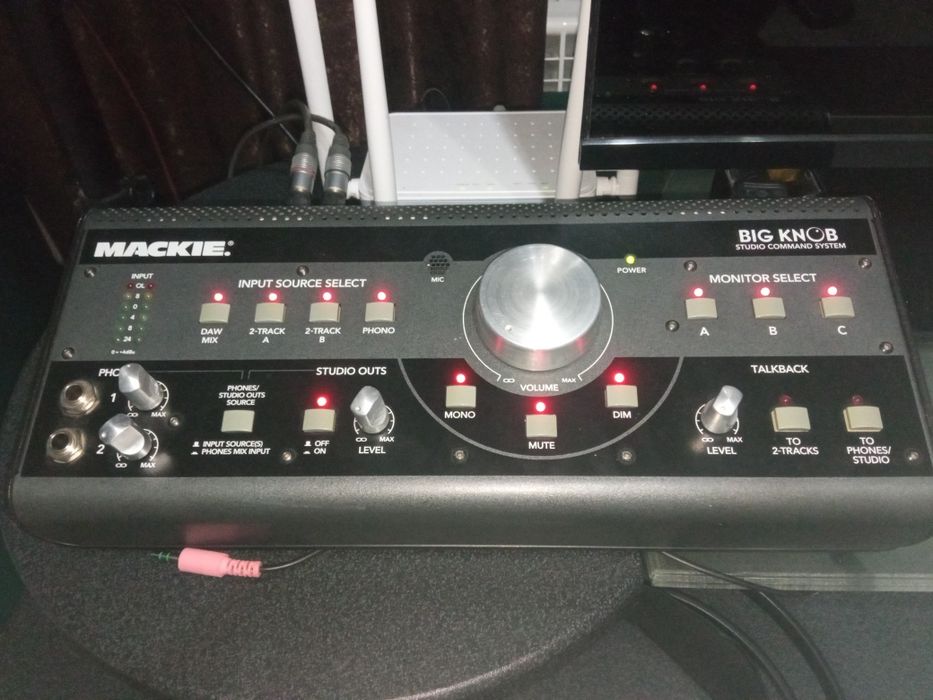 Mackie Bigknob controller студийный монитор контроллер