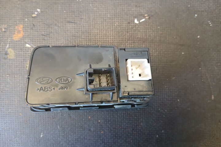 Buton ESP 93300-C8050 93300-C8050 Hyundai i20 a 2-a generatie (GB)