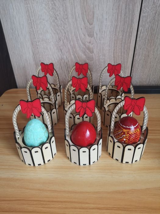 Магнити, висулки, кошнички, поставкаи за  Великден
