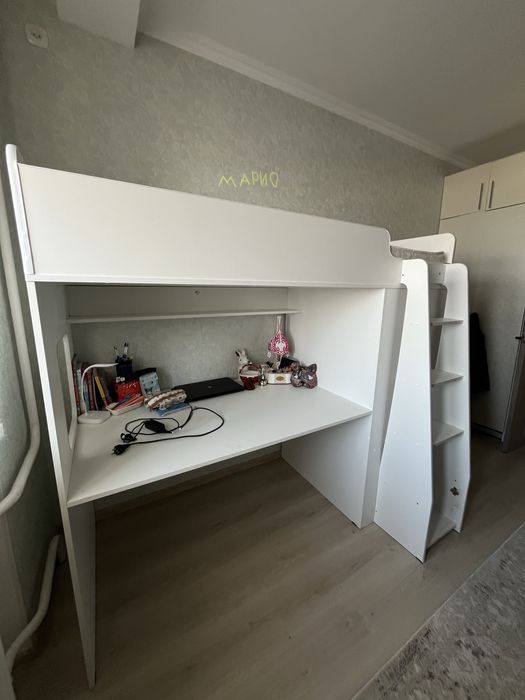 Кровать-чердак белая