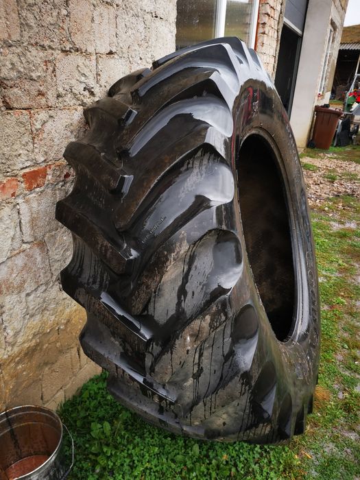 Anvelopa radiala r 38