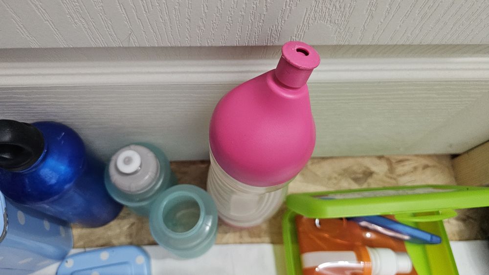 Set 4 Sticle de apa, kit călătorii si cutie depozitare din metal