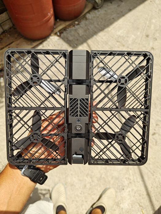 Dronă autonomă Hover Camera