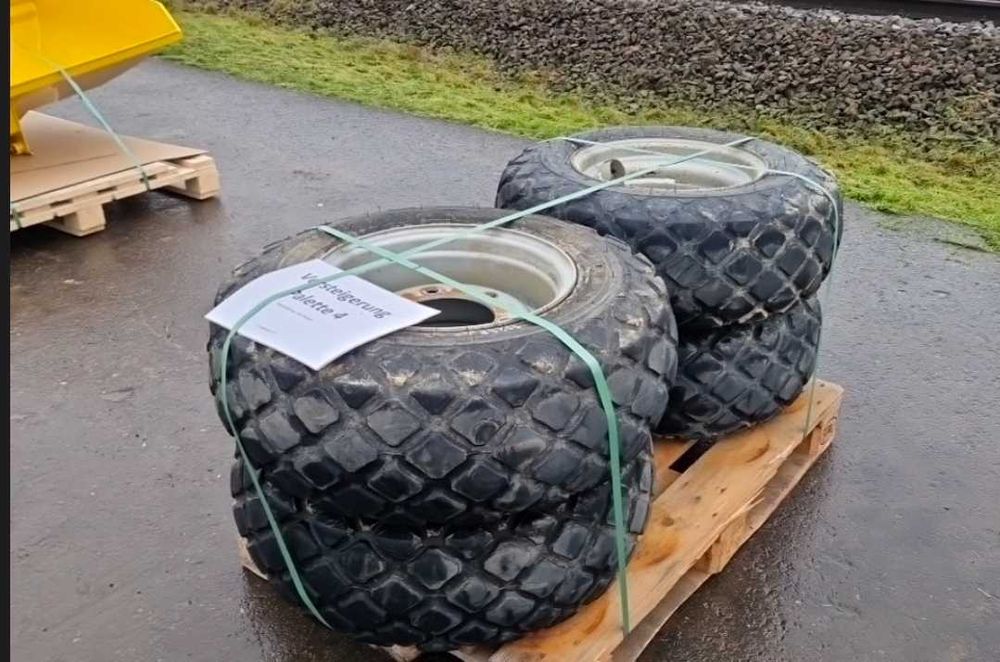 Set 4 Anvelope Continental 10.0/75-15.3 cu Jante