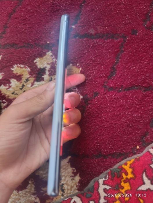 S20 5g iphone 11 ga abmen bor 128/8 5g bor 120hz amoled ekran qoraygan