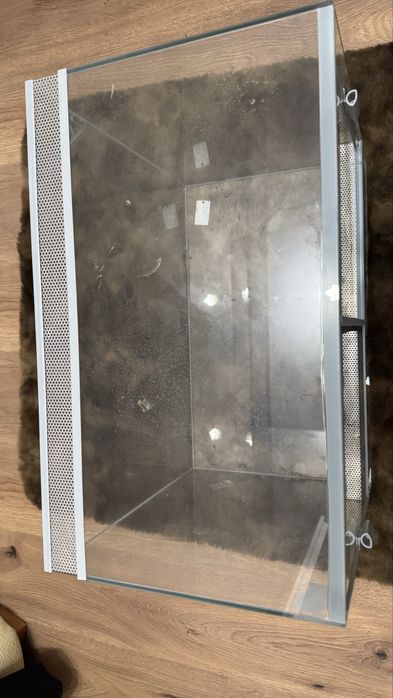 Vand terariu pentru reptile