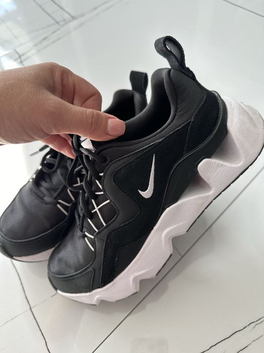 Nike, 36,5 foarte putin purtati