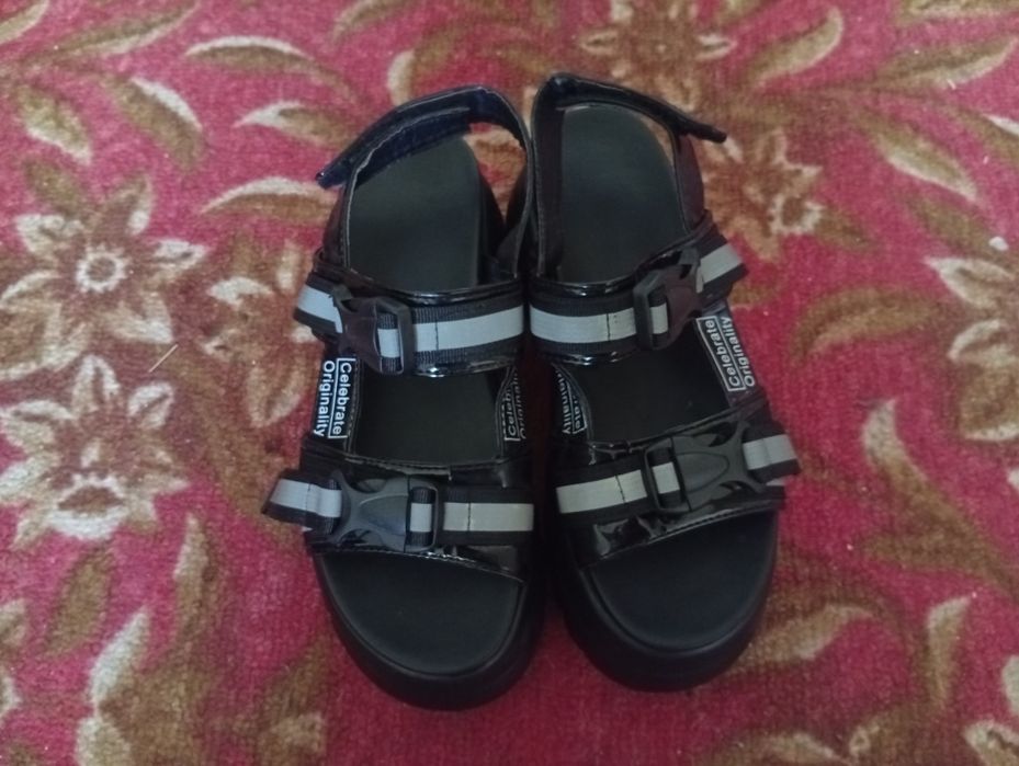 Продаются босоножки, цена:6000