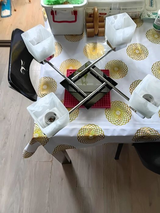 Продам 4х рожковую люстру б/у