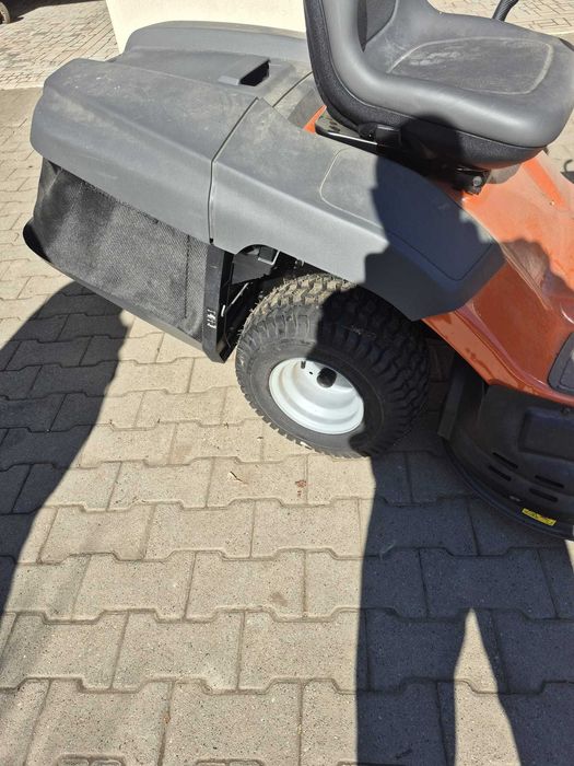 Tractor de tuns gazon Husqvarna TC 138 – NOU