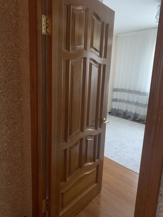 продается 8 дверей