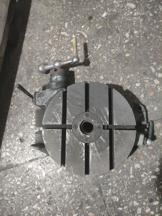 Продажа токарных патронов,поворотного стола, люнета токарного, и др.