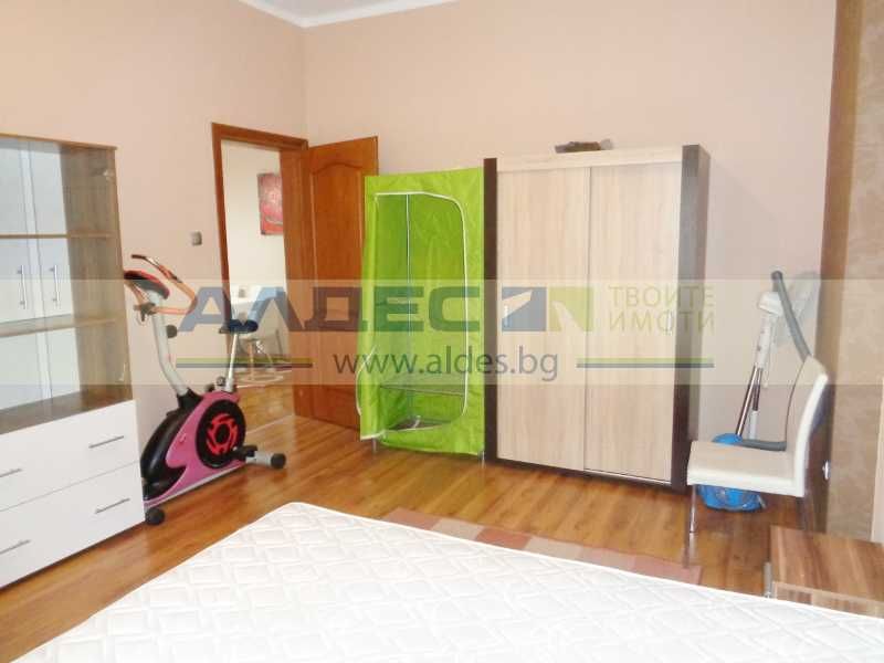 Дава се под наем Тристаен апартамент в София, Център - 78 кв.м за 714 € - Снимка #4