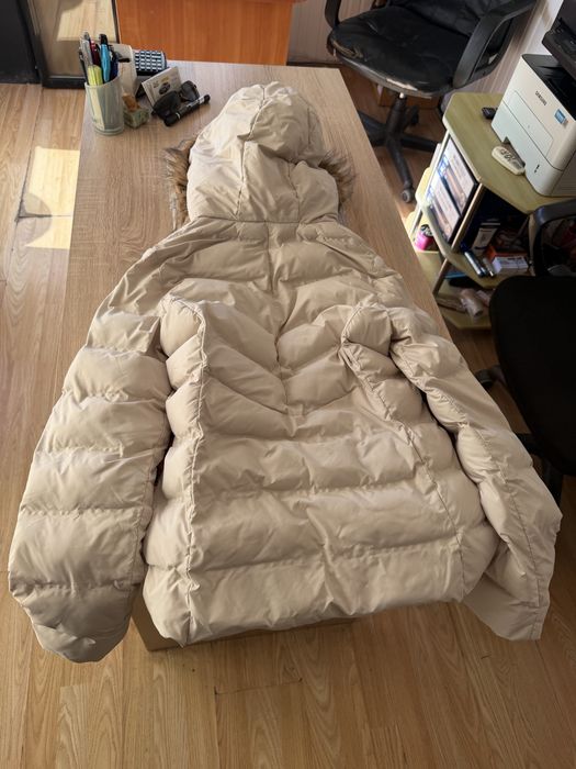 Продавам два броя зимни якета за момичета