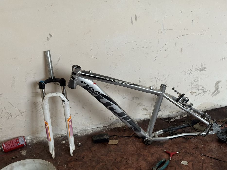 Продам раму fuji nevada 4.0 и вилку