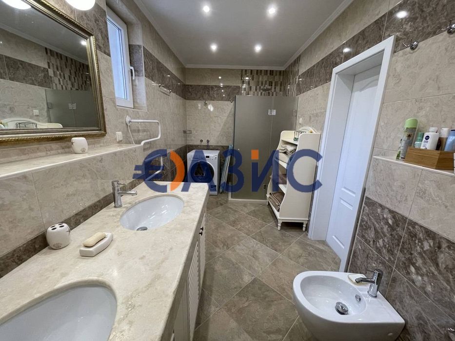 Луксозна триетажна къща край морето в комплекс "Олимпия", Созопол,