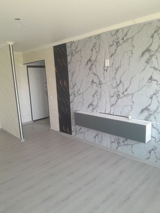 1 xonali kvartira sotiladi 4 qavatda kitve 7 dom