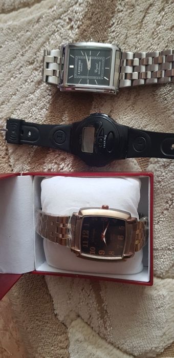 Продам часы  спутник