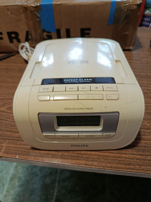 Vând radio casetofon