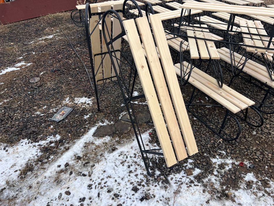 Sanie din fier cu lemn