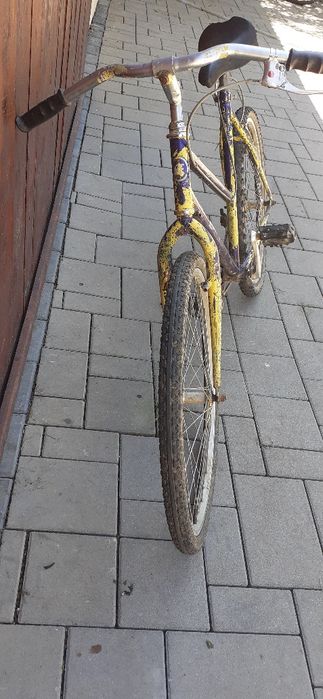 Bicicleta de vânzare.