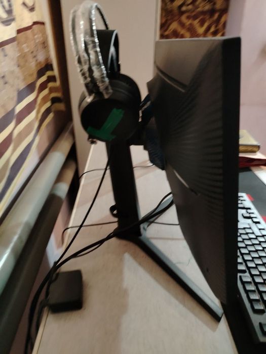Samsung odysey g4 “25”240 hz