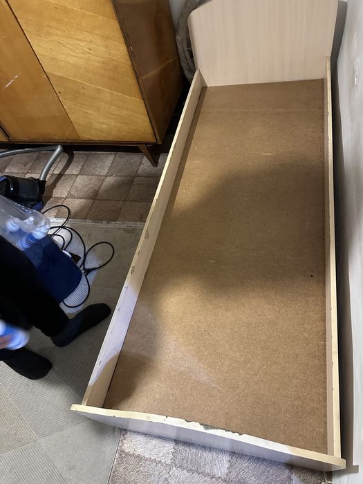 Продам   2    кровати       с.   матрасами , каждая по 15000