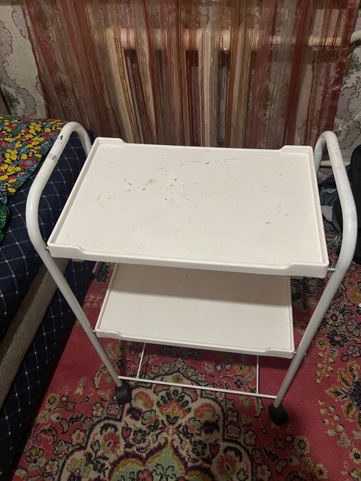 манипуляционный столик