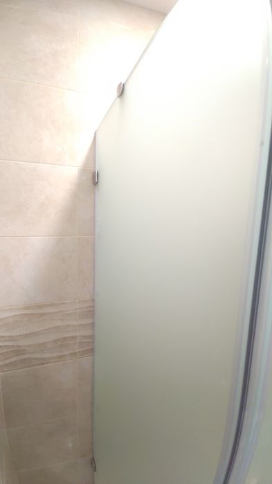 Параван за баня  матирано стъкло