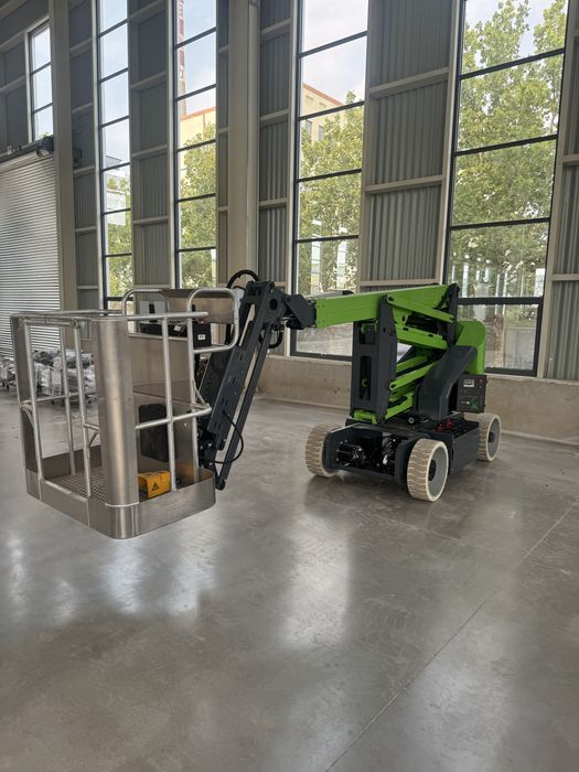 Ножничный подъемник