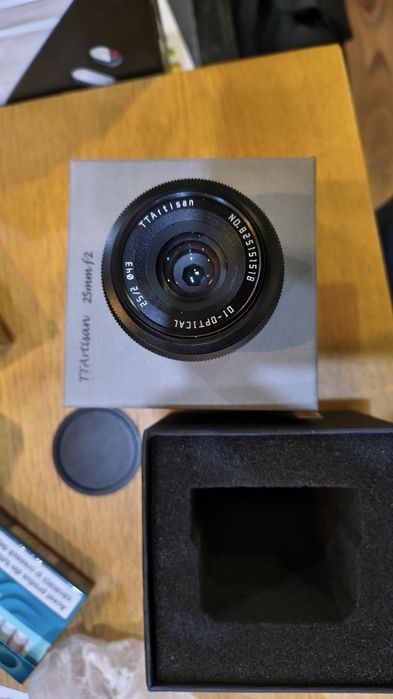 Obiectiv Fujifilm 25mm f2, Tt-artisan