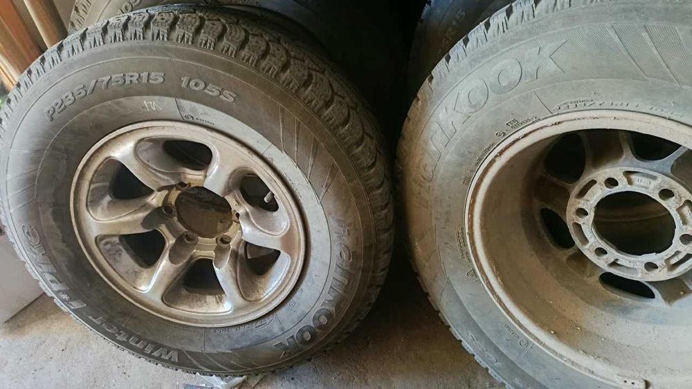 Продам резину 235/75 R15