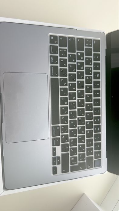 Продам Apple MacBook Air 13 2022 (MC7U4RU/A)