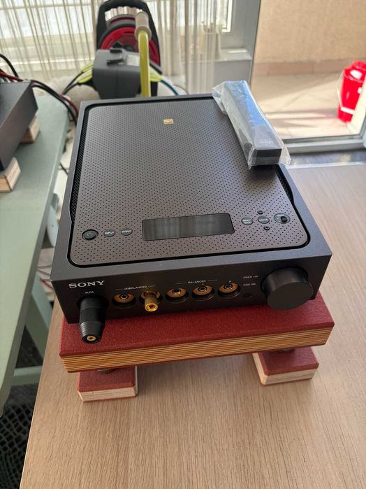 Продавам Sony TA-ZH1ES Premium DAC / Усилвател за слушалки (Signature Series) – КАТО НОВ!