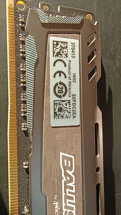 Memorie RAM desktop 8 GB ddr4 2666 cu radiator Micron Ballistic o bara