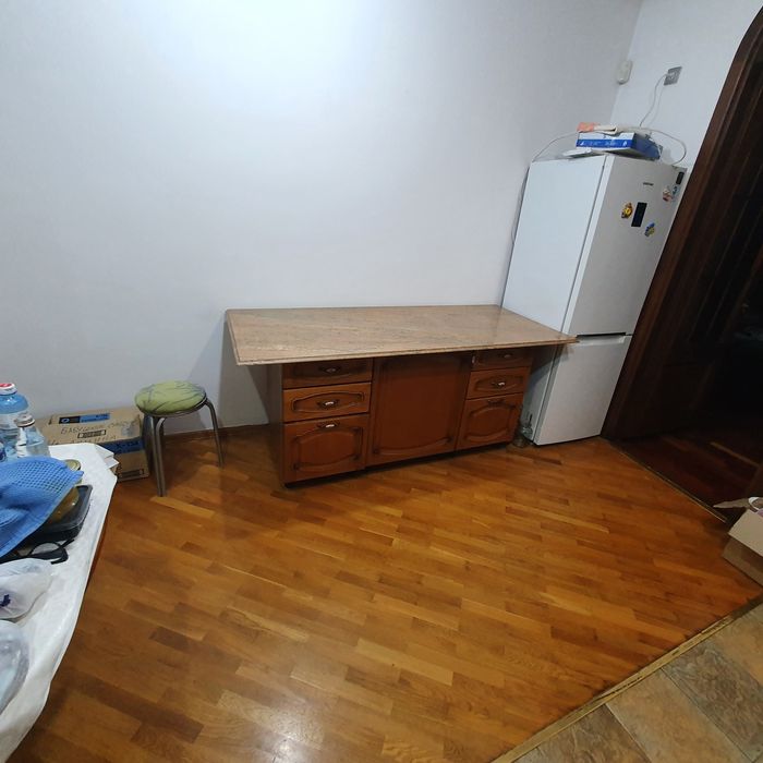 Стол кухонный рабочий.