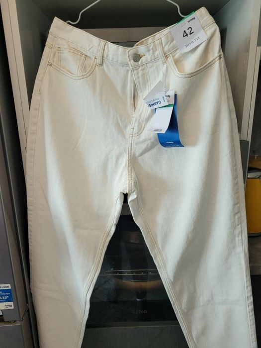 Нови дънки с етикет