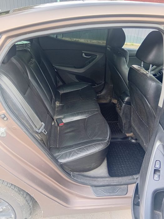 Автомобиль Hyundai Elantra