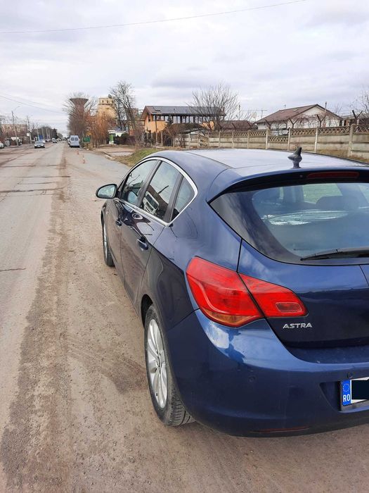 OPEL ASTRA J - 1.7 cdti 2010