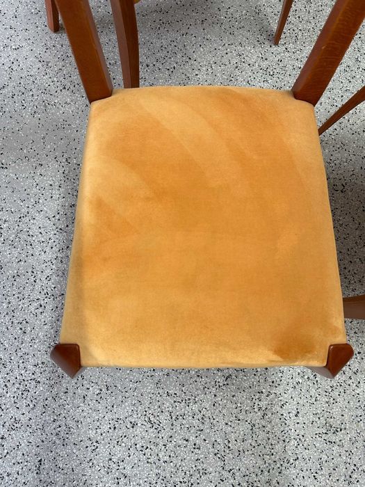 Комплект трапезария Bora – маса + 8 дървени стола + витрина