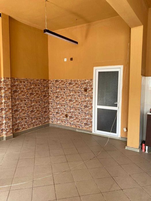 Vând spatiu comercial