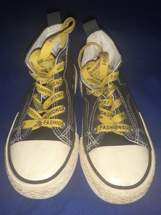 Срочно продам детские кеды