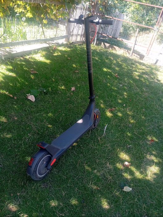 Trotineta electrica xiaomi 4 lite în stare foarte bună  cu garanție