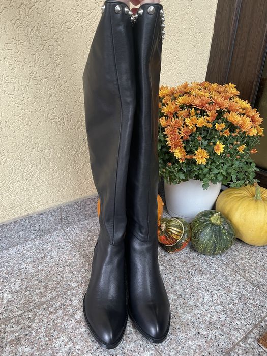 Cizme lungi in strare perfecta.