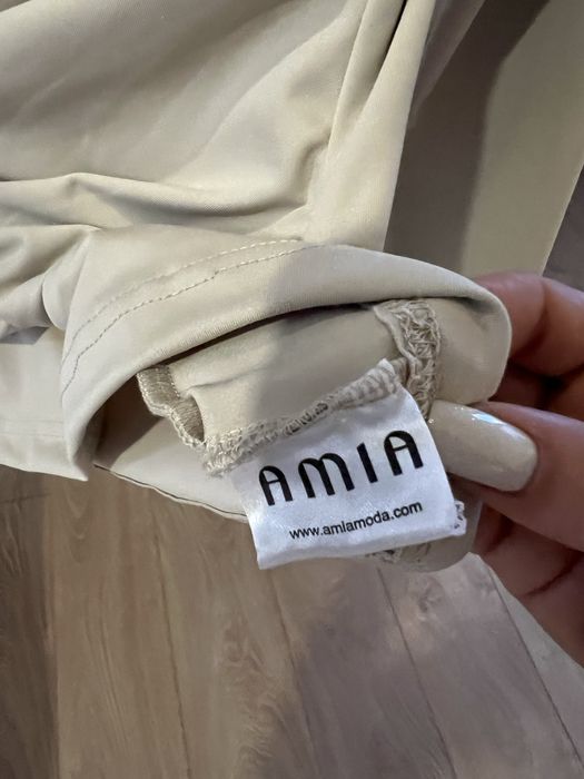 Блузка Amia в бежов цвят