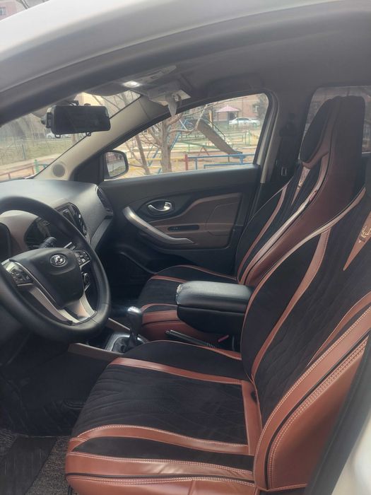 Автомобил Лада X-ray