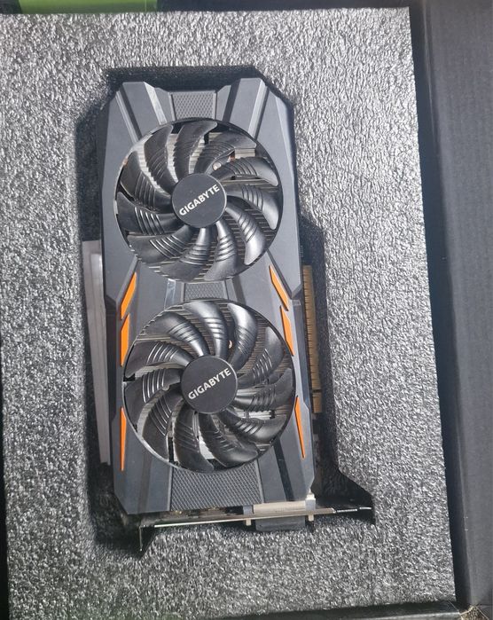 Продавам НР настолен компютър