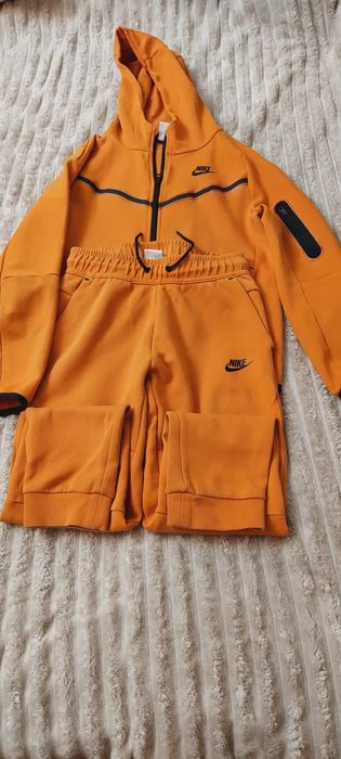 Nike tech Оранжев