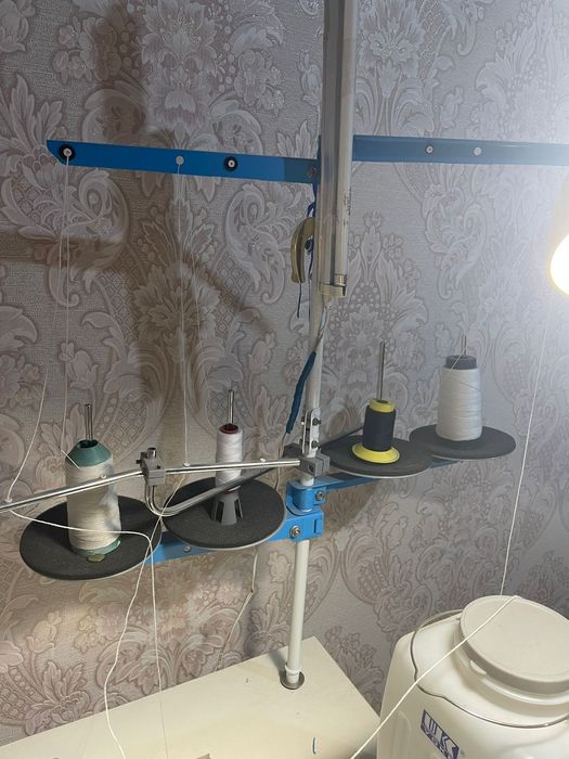 Продается швейная машина,  ковровый оверлок.