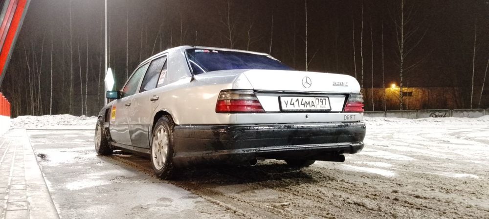Бампер на мерседес 124